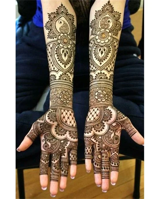 Pretty Frame Framework Using Front Full Hand Mehndi Design